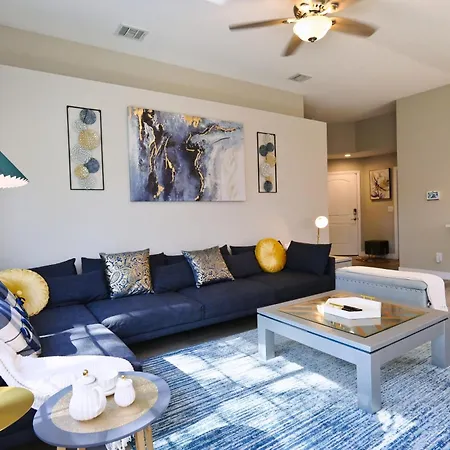 Near The Strip, Smart Tvs, Wifi, Private Garage And Backyard Villa